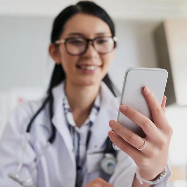 Erfahrungsberichte zu Dr. Amel Havkic, Lungenarzt in Frankfurt, auf dem Handy